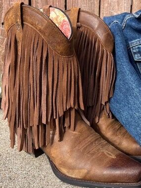 LOOKING FOR THESE Ariat Boots IN 7.5B WOMENS